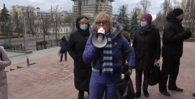 Pensionarii nemulțumiți de scumpiri au protestat la președinție: „Maia Sandu aduce țara la sapă de lemn”